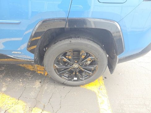 Used 2024 Toyota RAV4 SE image 11