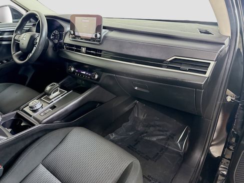 Used 2023 Mitsubishi Outlander ES image 30