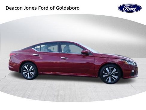 Used 2022 Nissan Altima 2.5 SV image 2