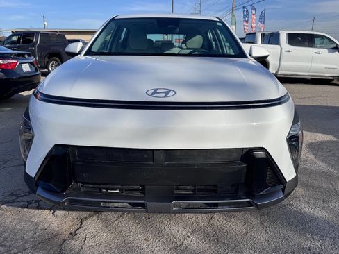 Used 2024 Hyundai Kona SE image 2