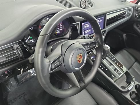 Certified 2026 Porsche Macan AWD/4WD image 4