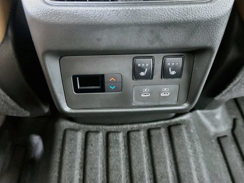 Used 2025 Nissan Rogue Platinum w/ Platinum Premium Package FWD image 33