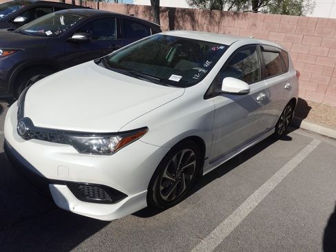 Certified 2018 Toyota Corolla iM image 1