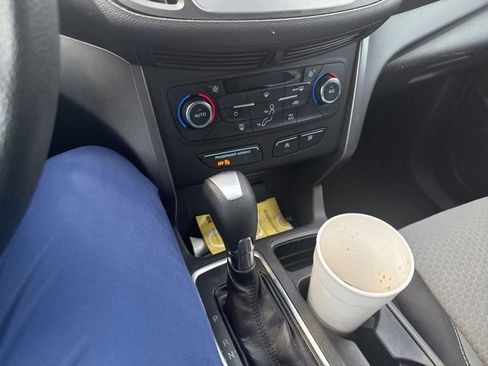 Used 2017 Ford Escape SE w/ Equipment Group 201A image 16