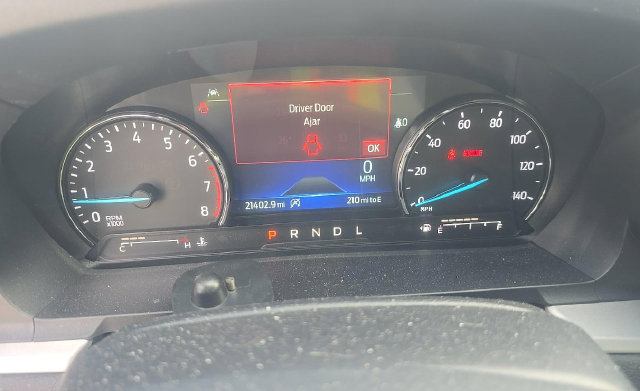 Used 2024 Ford Explorer XLT RWD image 5