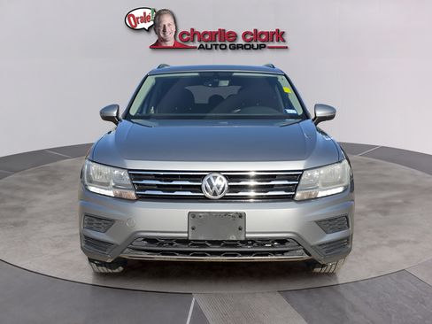 Used 2020 Volkswagen Tiguan SE w/ Panoramic Sunroof Package FWD image 9