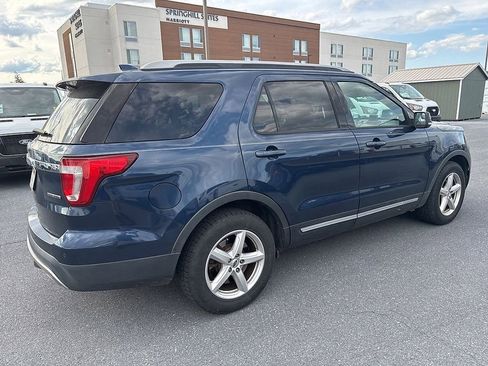Used 2016 Ford Explorer XLT w/ Equipment Group 202A FWD image 4