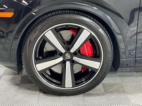 Used 2025 Porsche Cayenne Turbo image 30