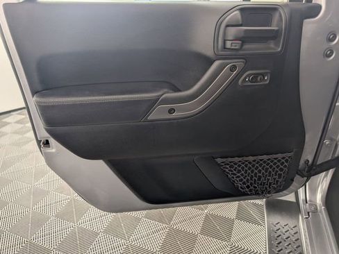 Used 2018 Jeep Wrangler Unlimited Sahara image 10