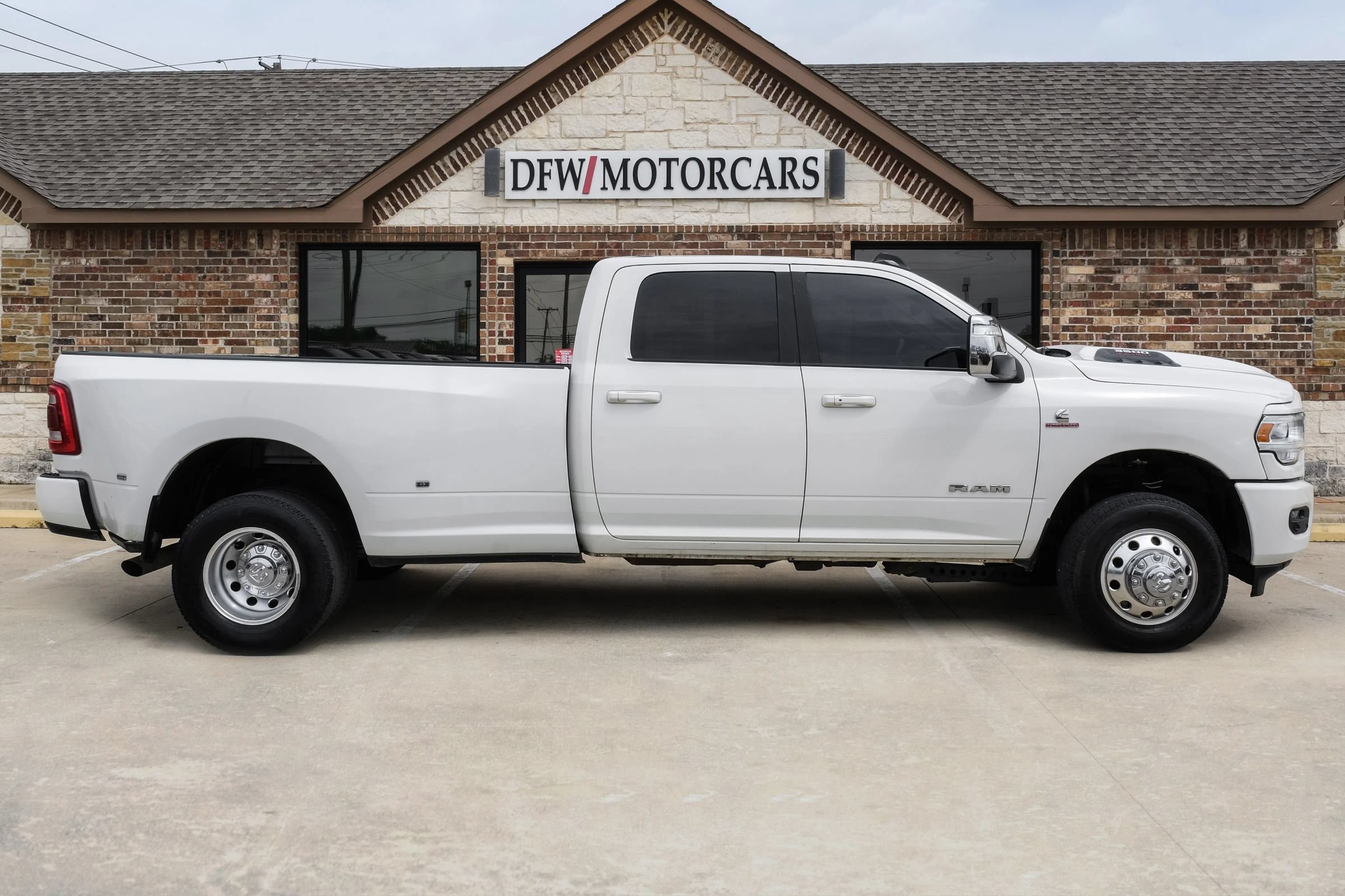 Used 2024 RAM 3500 Laramie w/ Sport Appearance Package AWD/4WD image 6