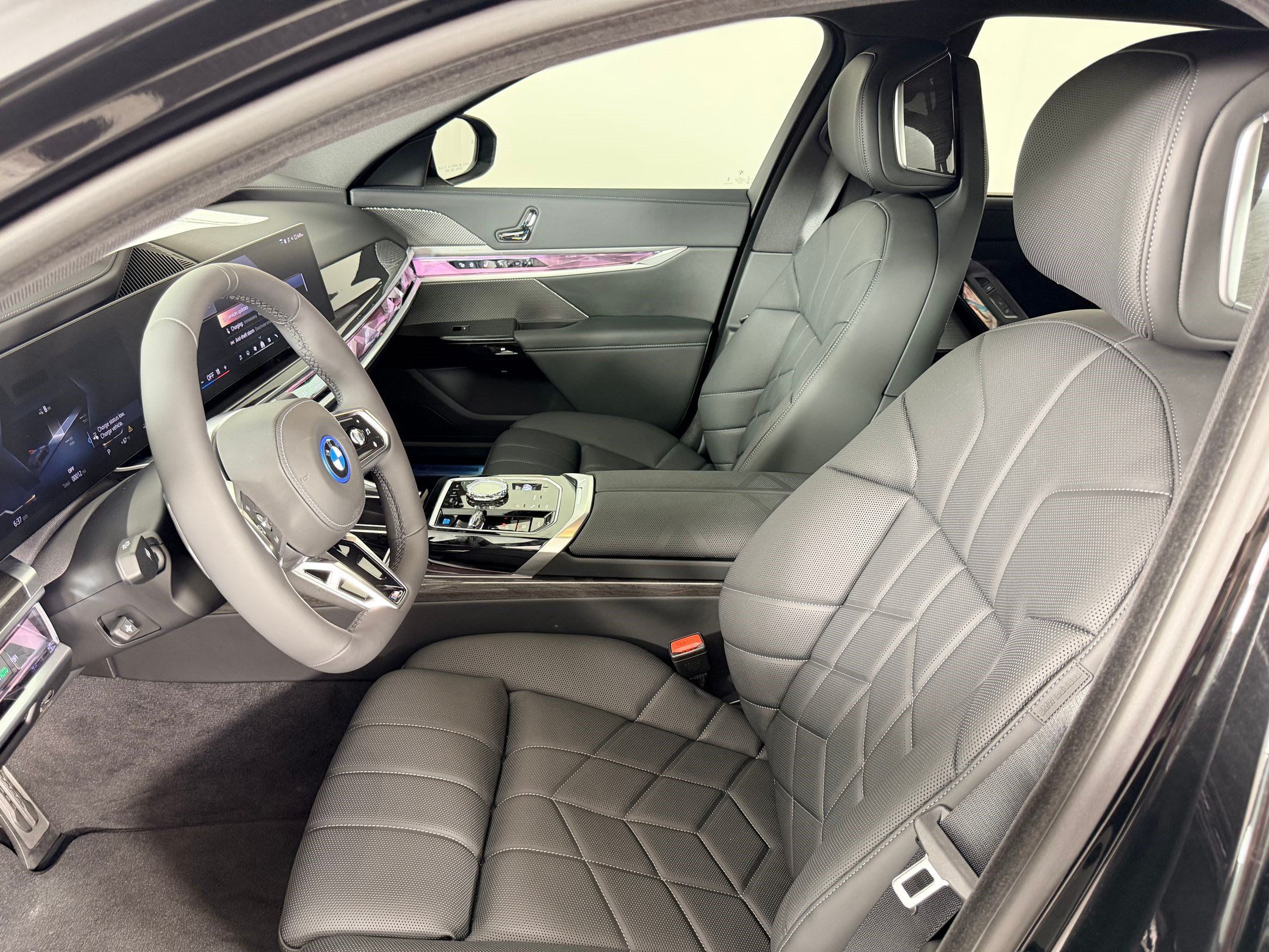 Used 2026 BMW i7 xDrive60 AWD/4WD image 4