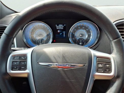 Used 2013 Chrysler 300 AWD w/ Driver Convenience Group image 25