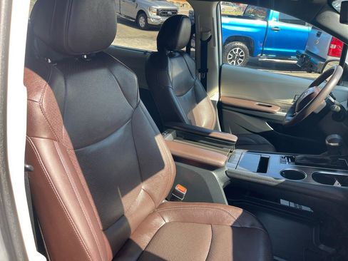 Used 2022 Toyota Sienna Platinum w/ Protection Package (TMS) image 23