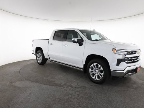 Used 2026 Chevrolet Silverado 1500 LTZ w/ Technology Package RWD image 2