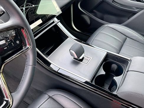 Used 2025 Land Rover Range Rover Evoque Dynamic SE image 14