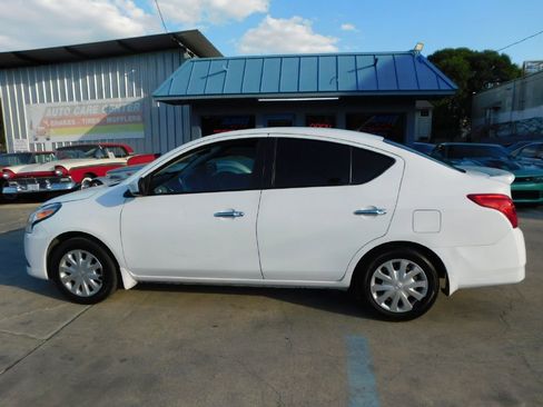 Used 2017 Nissan Versa SV image 4