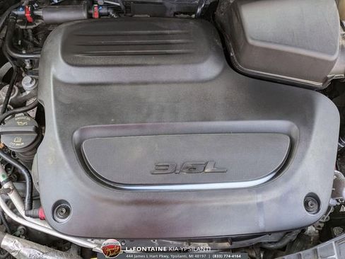 Used 2021 Chrysler Pacifica Limited AWD/4WD image 32