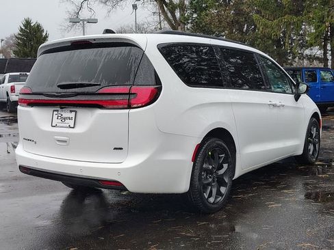 New 2026 Chrysler Pacifica Select image 8