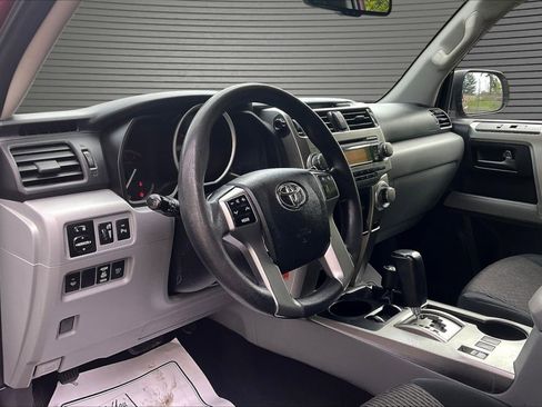 Used 2011 Toyota 4Runner SR5 w/ Convenience Pkg image 16