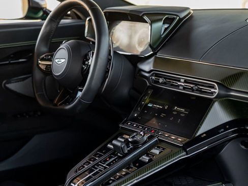 Used 2025 Aston Martin V8 Vantage Coupe image 25