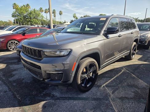 Used 2023 Jeep Grand Cherokee L Limited w/ Luxury Tech Group II RWD image 3