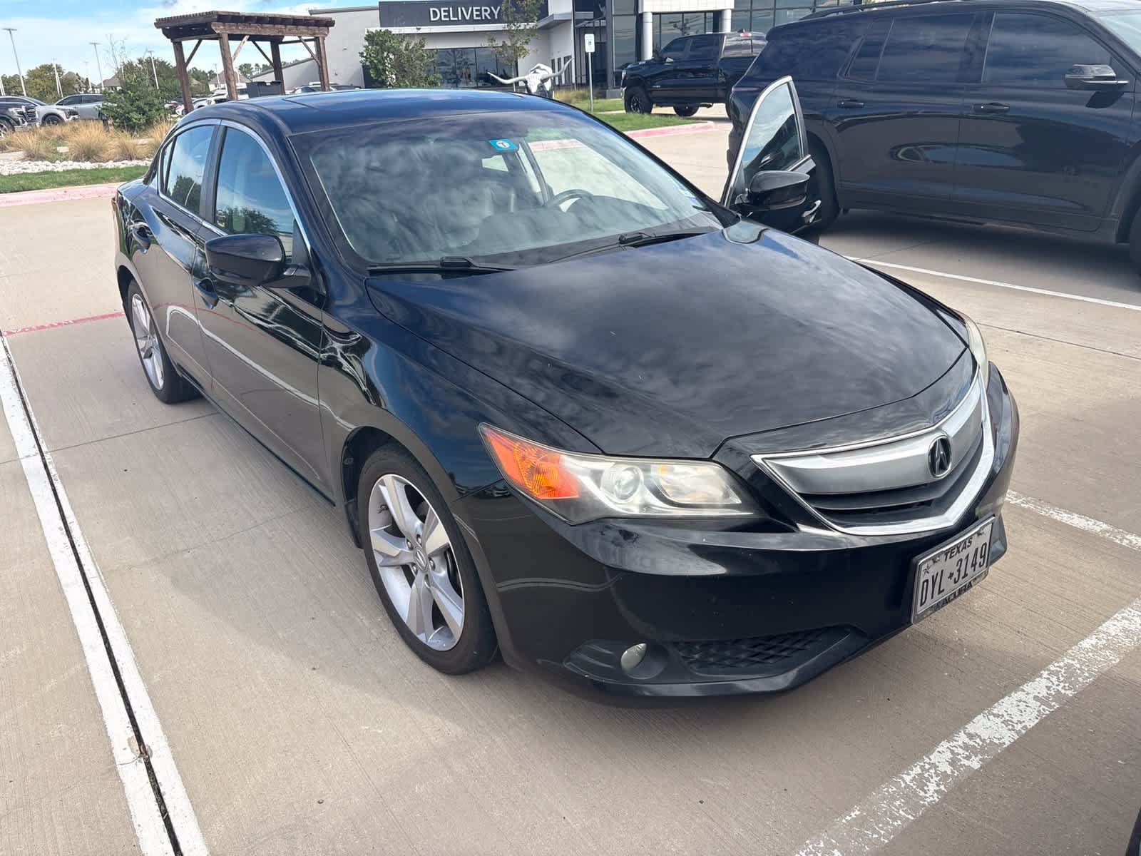 Used 2014 Acura ILX w/ Technology Package FWD image 2