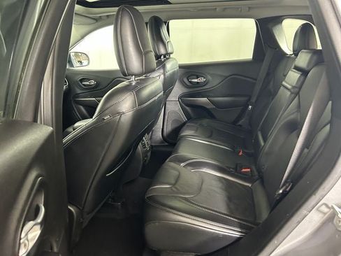 Used 2019 Jeep Cherokee Limited FWD image 25