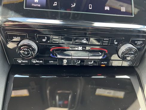 New 2025 Jeep Grand Cherokee Altitude image 39