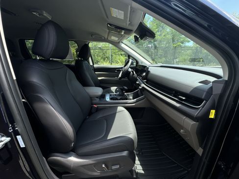New 2026 Kia Carnival EX FWD image 35