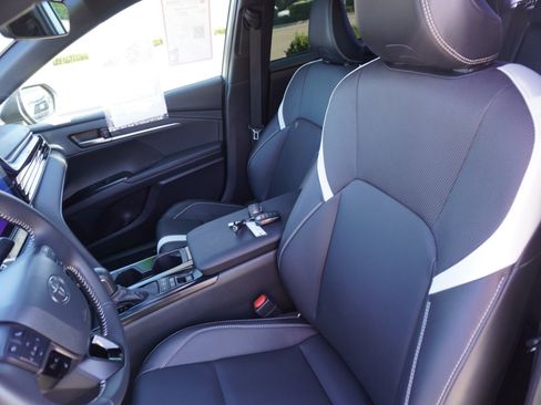 Used 2025 Toyota Camry SE w/ Convenience Package FWD image 21
