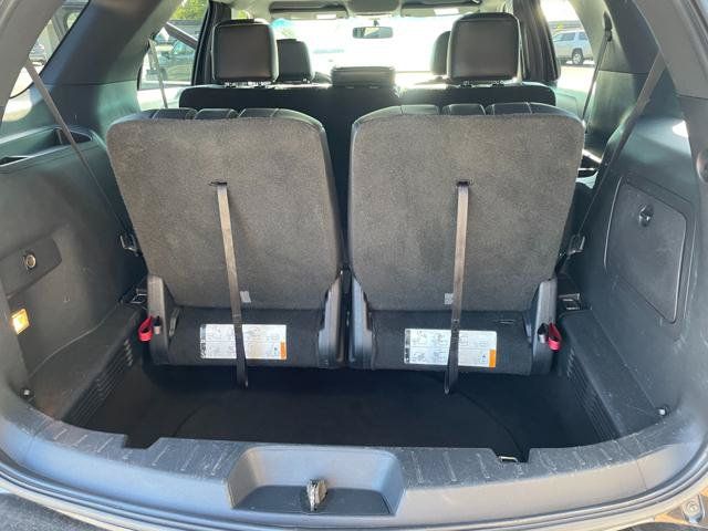 Used 2017 Ford Explorer XLT w/ Equipment Group 202A AWD/4WD image 32