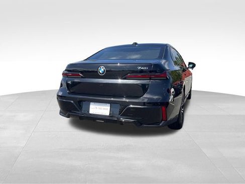 Used 2023 BMW 740i w/ Parking Assistance Package RWD image 5