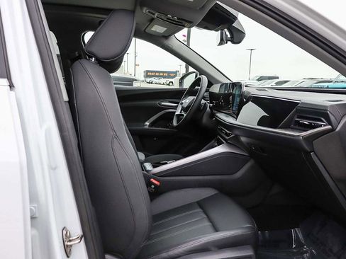 Used 2025 Audi Q5 Premium w/ Convenience Package AWD/4WD image 21