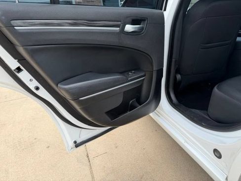 Used 2022 Chrysler 300 Touring w/ Sport Appearance Package AWD/4WD image 17