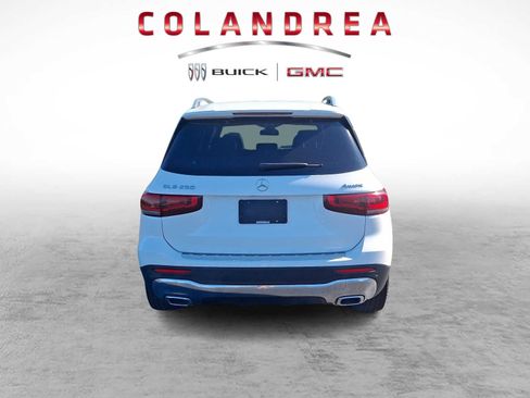 Used 2022 Mercedes-Benz GLB 250 4MATIC image 5