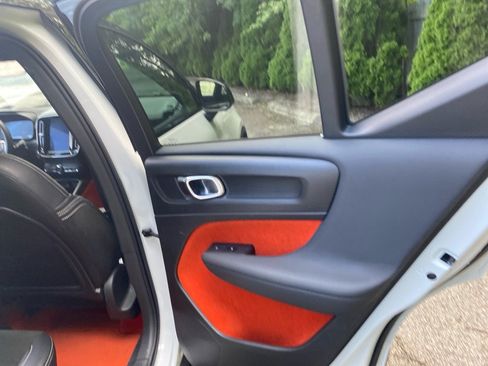 Used 2019 Volvo XC40 T5 R-Design AWD/4WD image 23