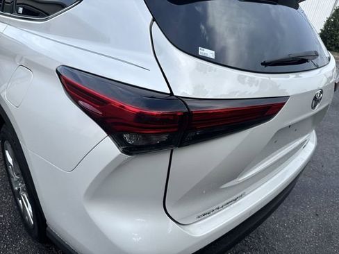 Used 2021 Toyota Highlander Limited FWD image 36