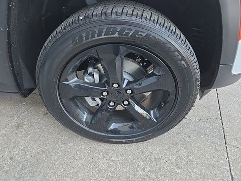 New 2025 Jeep Grand Cherokee Altitude image 23