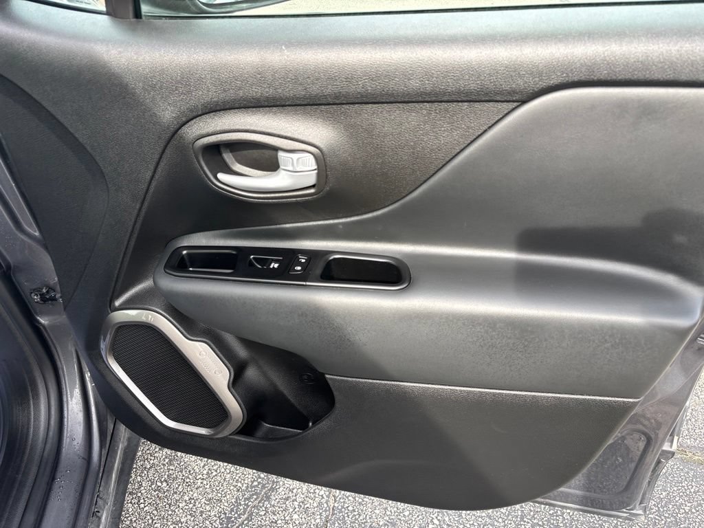Used 2023 Jeep Renegade Latitude AWD/4WD image 40
