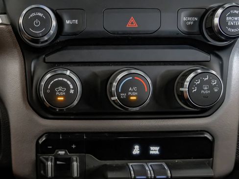 Used 2024 RAM 2500 Big Horn AWD/4WD image 27