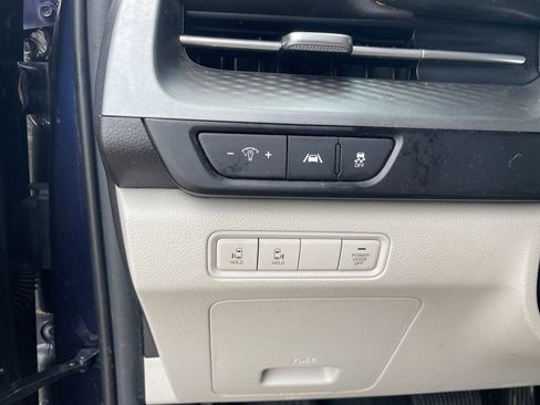 Used 2022 Kia Carnival LX image 23