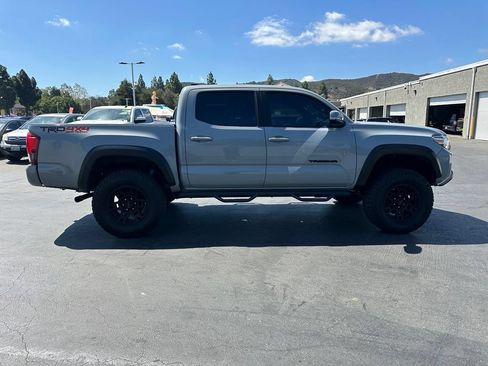 Used 2019 Toyota Tacoma TRD Off-Road w/ Exterior Package AWD/4WD image 4