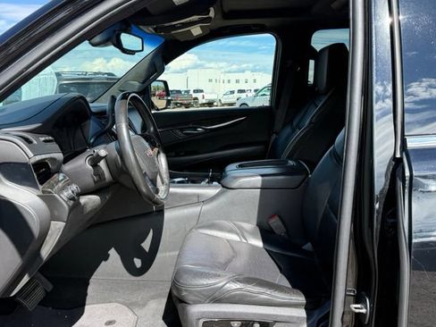 Used 2015 Cadillac Escalade Platinum AWD/4WD image 13