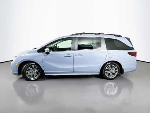 New 2026 Honda Odyssey Touring image 4