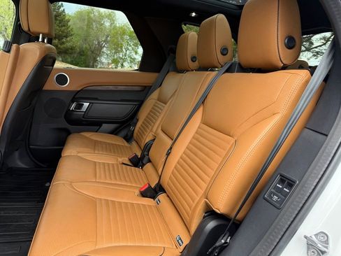 Used 2020 Land Rover Discovery HSE Luxury AWD/4WD image 18