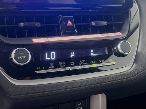 Used 2025 Toyota Corolla Cross LE image 27