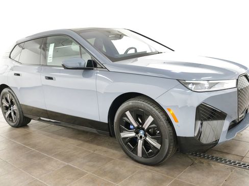 Used 2024 BMW iX xDrive50 w/ Premium Package AWD/4WD image 6