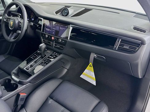New 2026 Porsche Macan AWD/4WD image 30