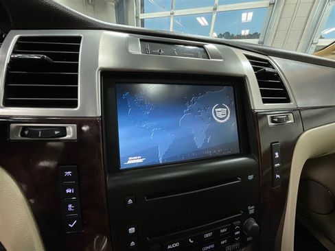 Used 2007 Cadillac Escalade AWD w/ Information Package image 18