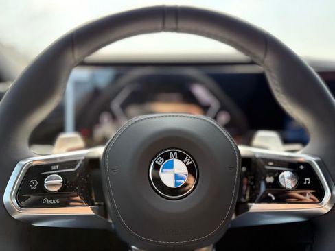 Used 2025 BMW 760i xDrive image 12